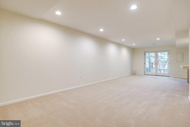 Building Photo - 1646 Montmorency Dr