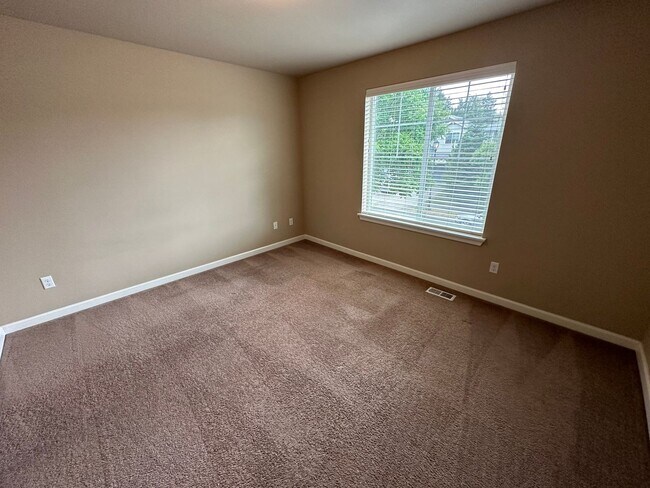 Building Photo - 1415 Grindstone Dr SE