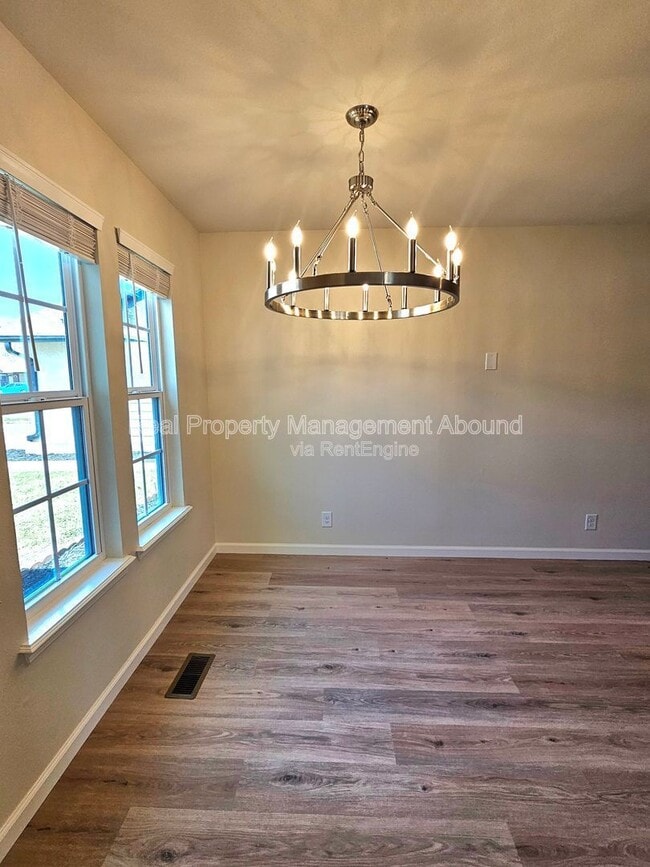 Building Photo - 1611 N Hickory Ave