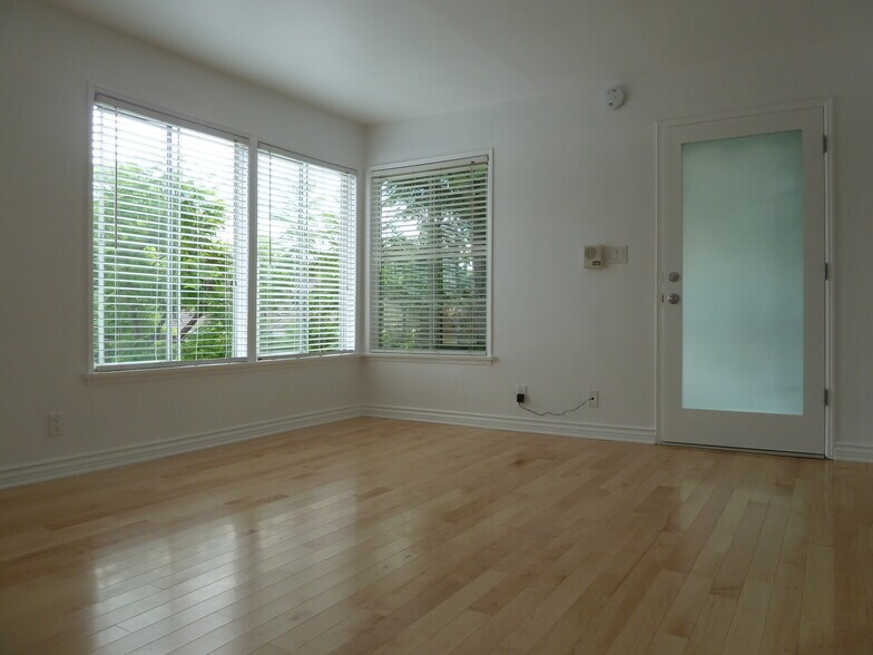 Living room & front door - 5916 Ernest Ave