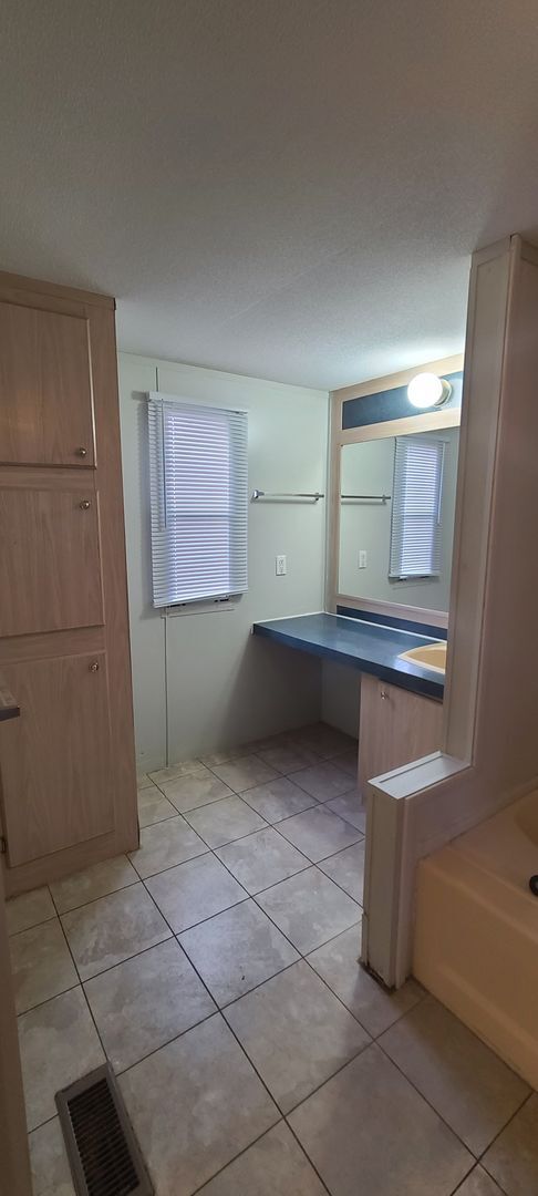 Building Photo - Single Wide Mobile Home