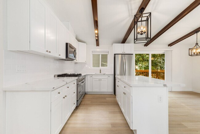 Building Photo - Gorgeous Fully Renovated 5 Bedroom Redmond/Bellevue/Kirkland Border