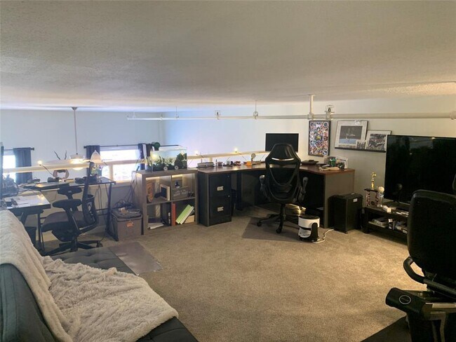 Building Photo - 2121 The Strand