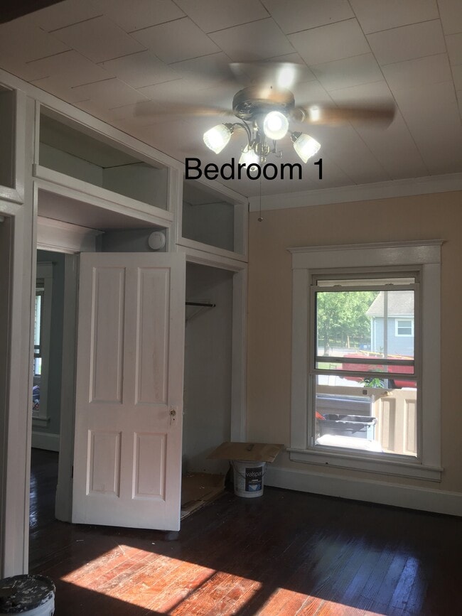 Building Photo - 302 Elles Ave