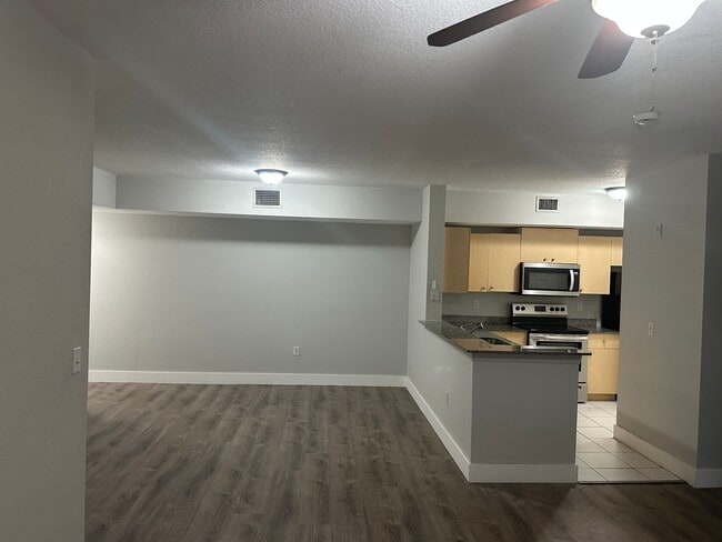 Building Photo - 2 Bedroom Condo in Aventine - Miramar