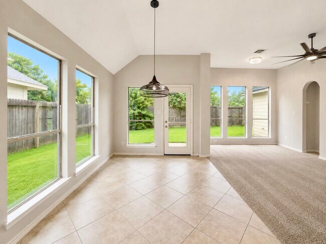 Building Photo - 5607 Wagon Wheel Ln
