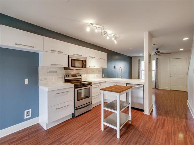 NOTE: FRESHLY PAINTED NEUTRAL INTERIORS (Photo needs updating) - 1101 Grove Blvd