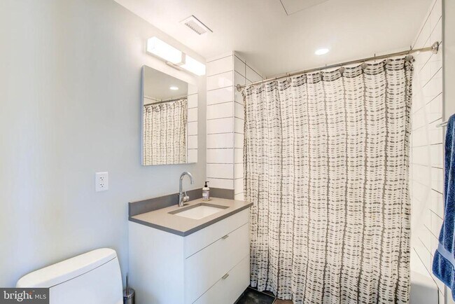 Building Photo - 1300 4th St SE