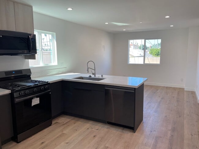 Building Photo - REST OF NOVEMBER FREE! Spacious 3 Bedroom ...