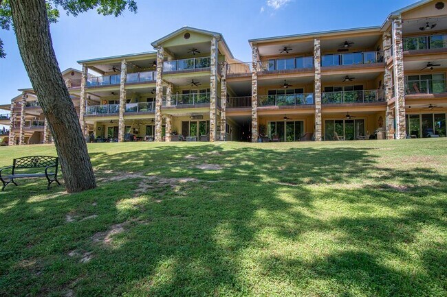 Building Photo - 540 River Run