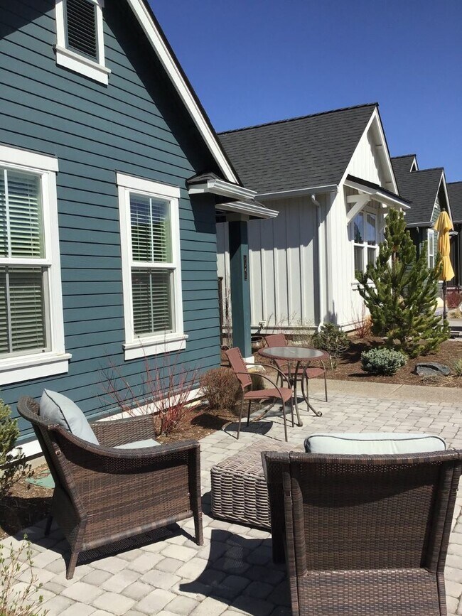 Building Photo - FOR RENT - All Inclusive Owner pays utilities - Furnished 3 bed, 2 bath NorthWest Crossing Townhome