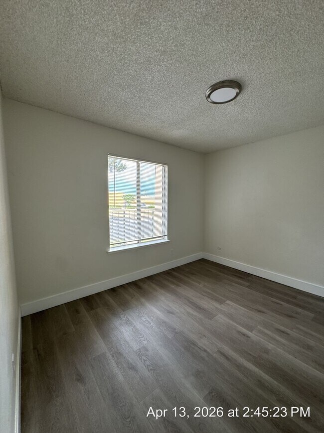 Building Photo - MOVE IN READY! 2 WEEKS OFF!! NO APP FEE! UPSTAIRS UNIT WITH BALCONY!