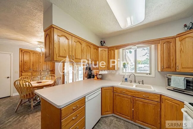 Building Photo - 648 Buckboard Ln