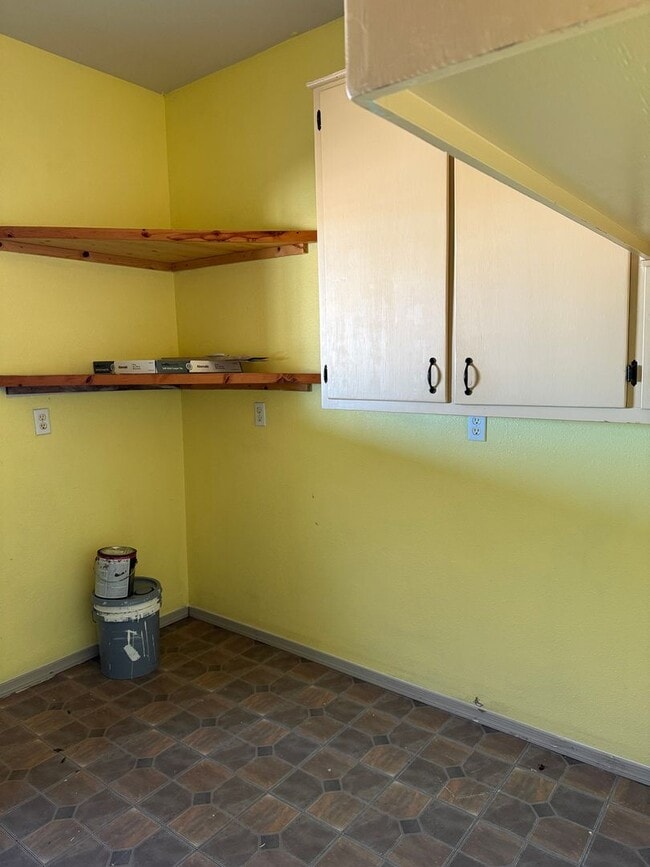 Building Photo - 2101 Aspen Dr