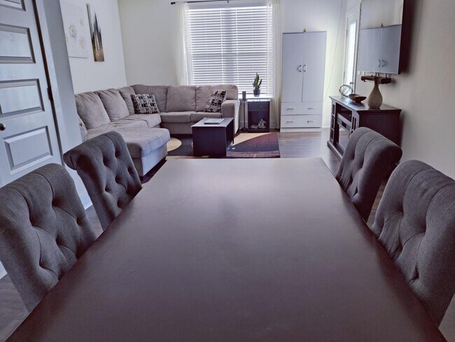 Building Photo - 4 Bedroom Townhome for Rent Apex