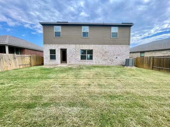 Building Photo - 1702 Sandalwood Way