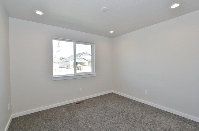 Building Photo - 1669 Kayak Rd