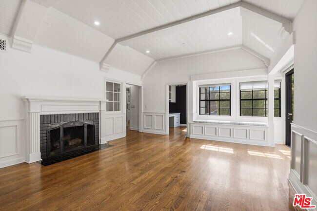 Building Photo - 4316 N Clybourn Ave