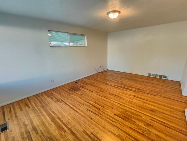 Building Photo - 784-794 S 450 W