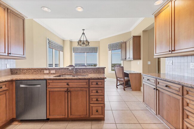 Building Photo - 130 Riviera Dunes Way
