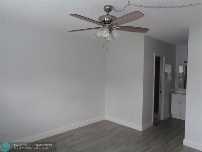 Building Photo - 4200 Crystal Lake Dr