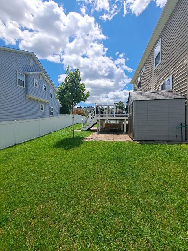Building Photo - Amazing 3 Level Corner Lot Home in Waldorf...