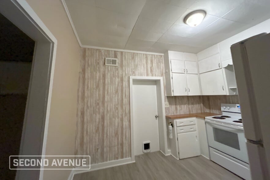 Building Photo - 208 S Thomas Ave