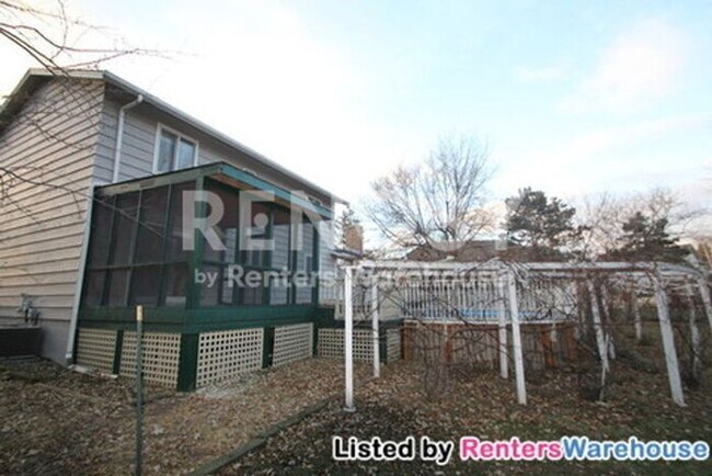 Building Photo - Spacious Expansive Wooded Lot in Shoreview