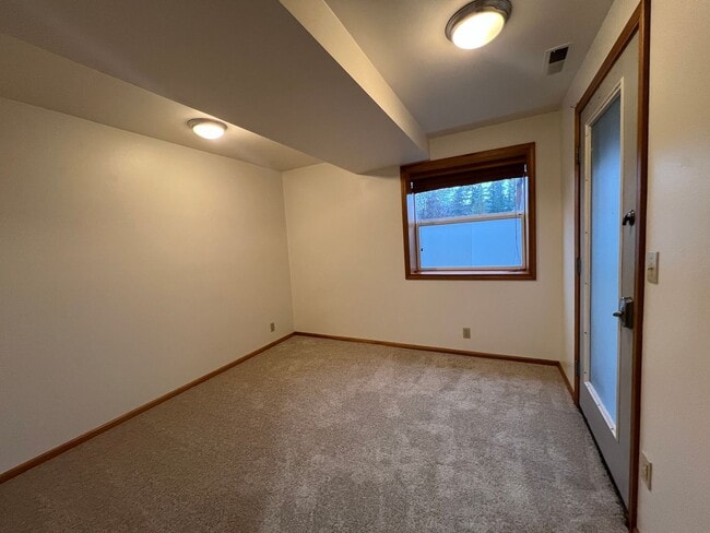 Building Photo - Large 6-Bedroom Home in Samish with a Fenced Yard MOVE IN READY