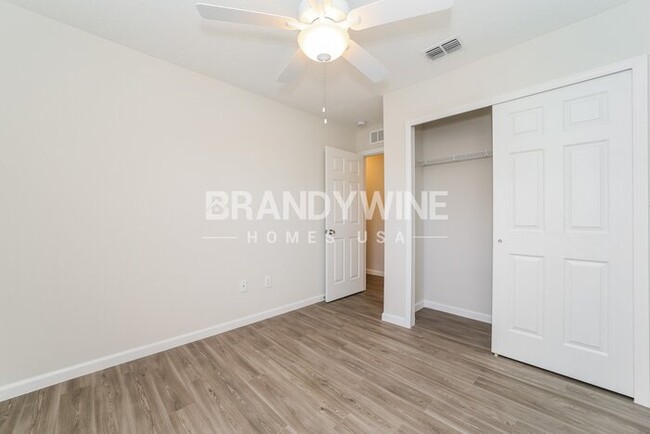 Building Photo - Apply Now 4BED 2.5BATH