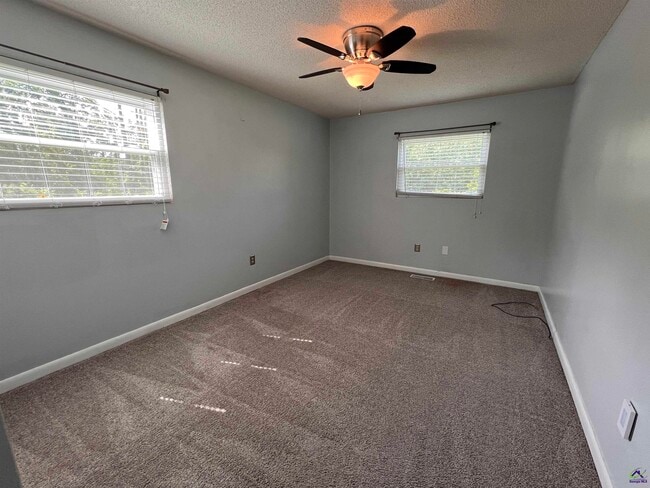 Building Photo - 304 Lakeshore Dr