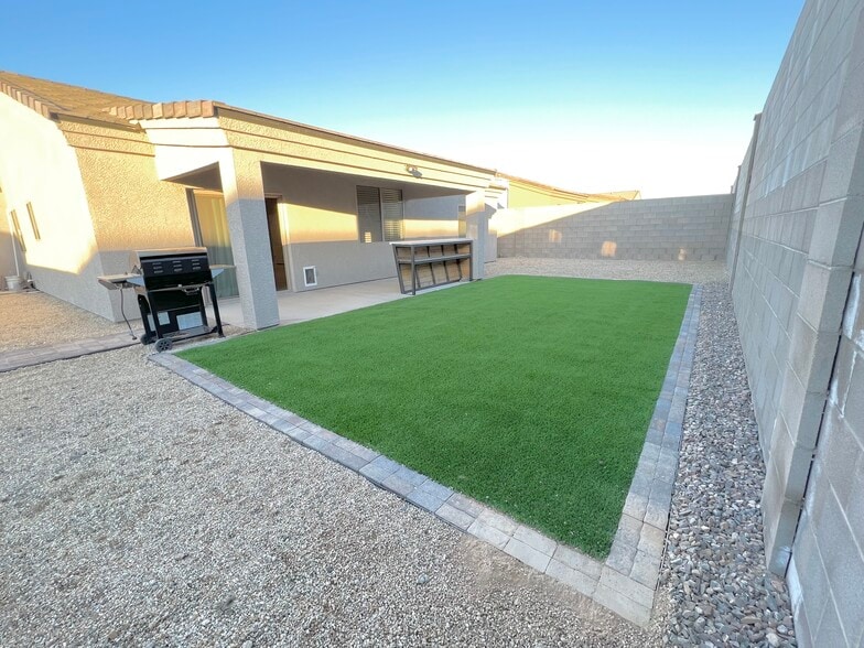 Backyard with turf - 3618 Carolina Ave