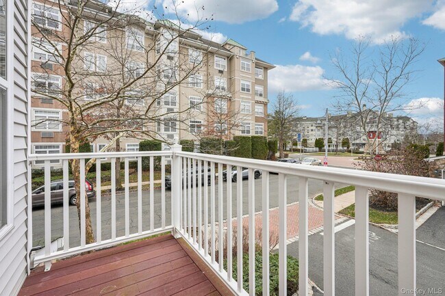 Building Photo - 2 Leeward Dr