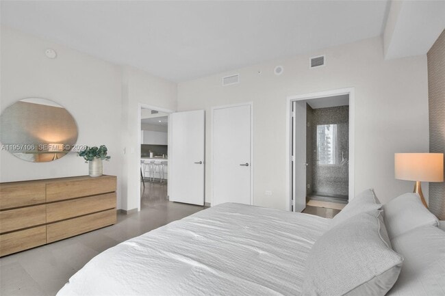 Building Photo - 88 SW 7th St