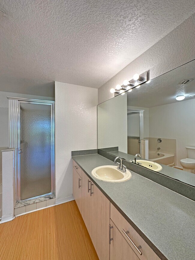 Building Photo - 166 SW Peacock Blvd