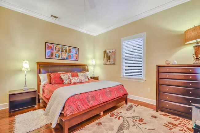 Building Photo - 524 E Duffy St