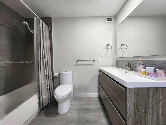 Building Photo - 3505 S Ocean Dr