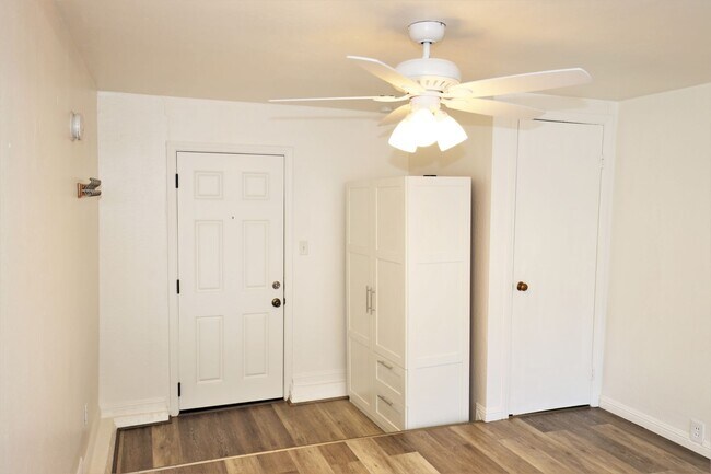 Building Photo - Cozy Studio w/ Private Fenced-In Yard and ...