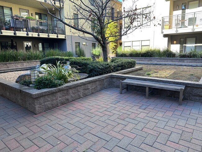 Building Photo - Gorgeous Modern 2 Bedroom 2 Bath Condo in San Jose's Japantown!