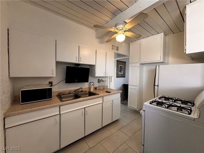 Building Photo - 421 Harvard St