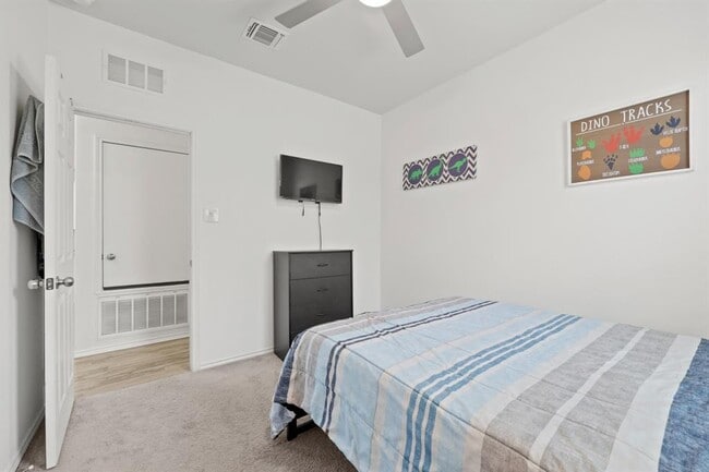 Building Photo - 240 Bedford Falls Ln