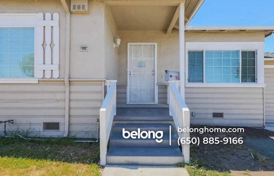 Building Photo - 2118 Visalia Ave