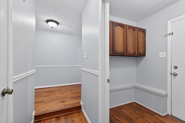 Building Photo - 9723 Halkirk St