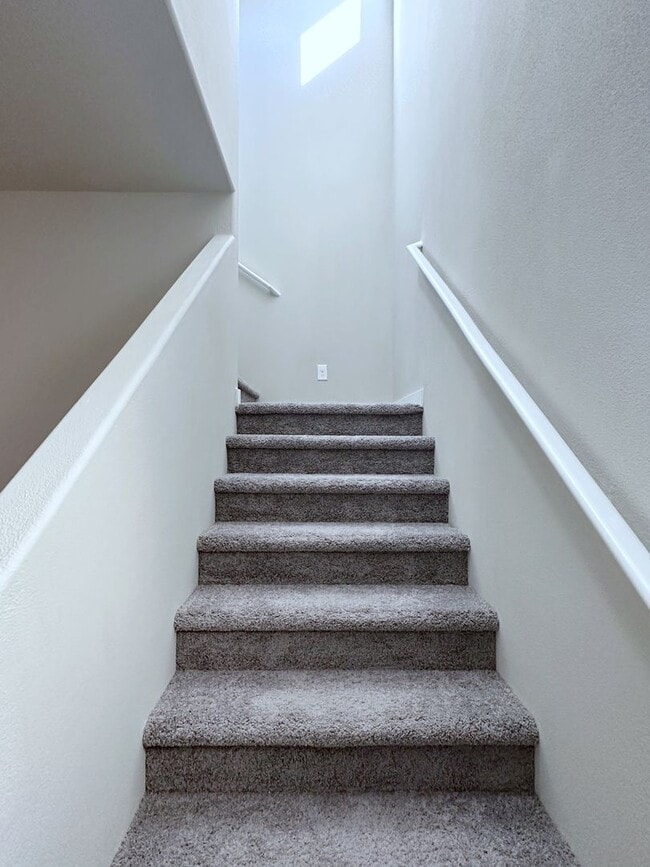 Building Photo - 4bd/2.5bath Single Family Home