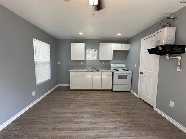 Building Photo - 1512 Kemp Blvd