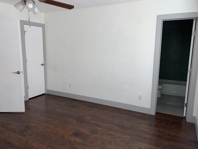 Building Photo - 722 S Winnetka Ave