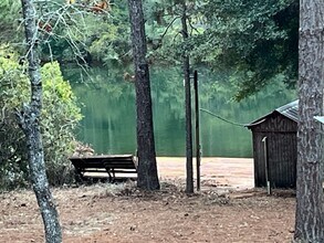 Building Photo - Charming Lakeside Home 3 Bedroom/2 Bath