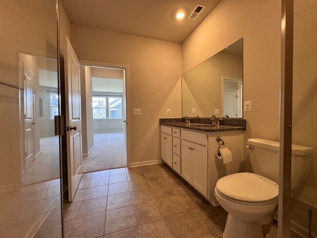 Building Photo - 3672 Isaac Cir