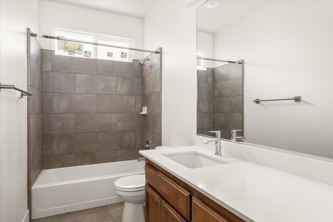 Building Photo - 40484 Bollinger Pl