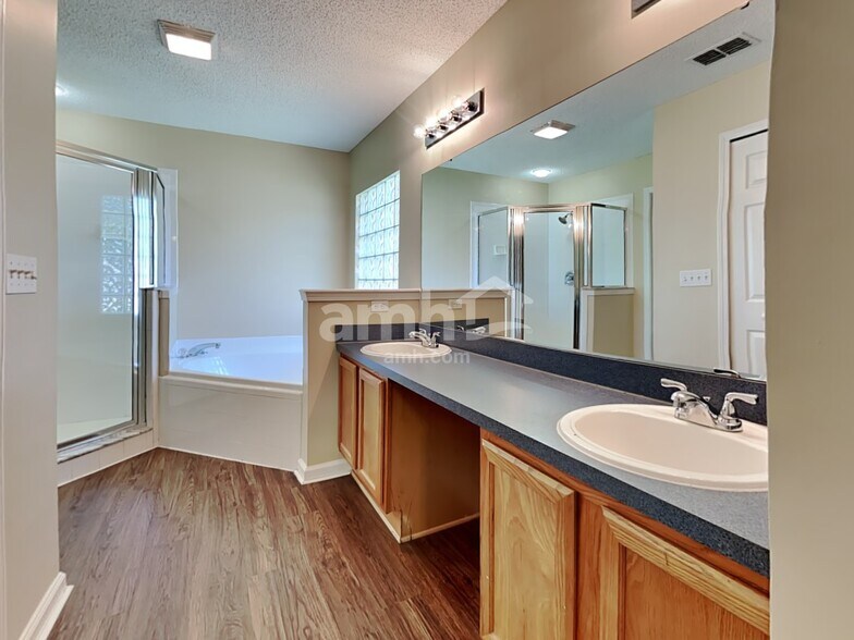 Building Photo - 334 Turtle Dove Dr